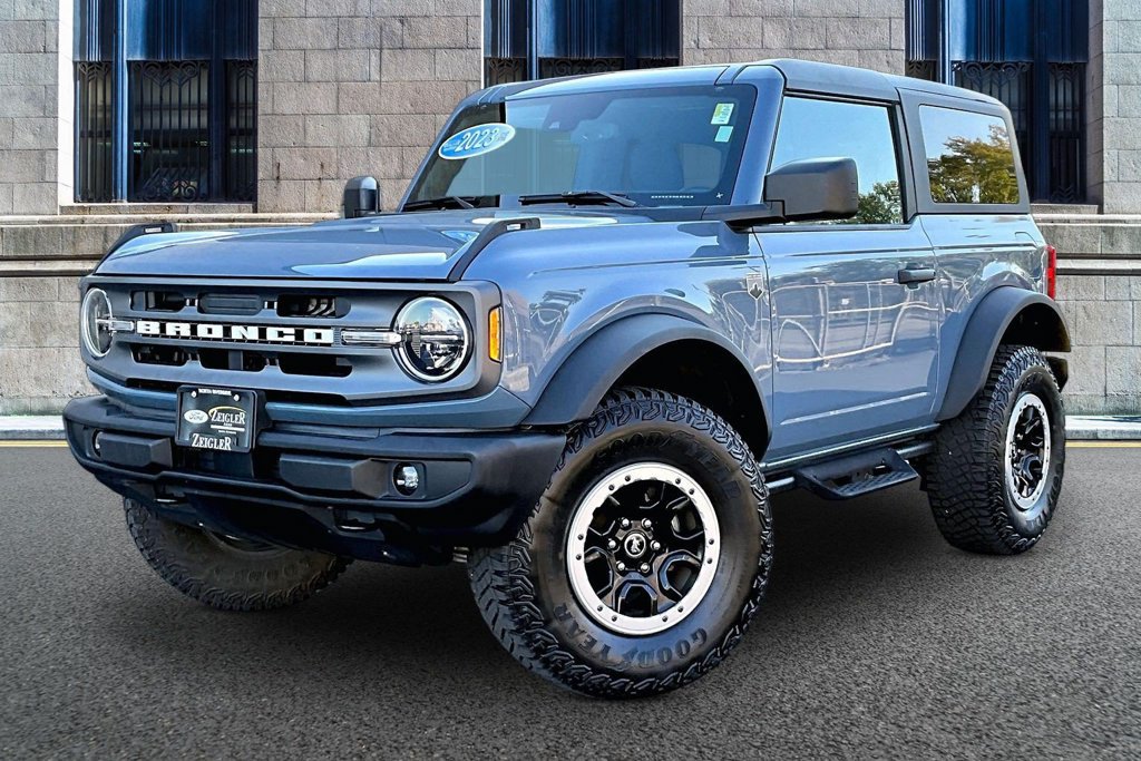 Certified 2023 Ford Bronco Big Bend w/ Sasquatch Package AWD/4WD image 2