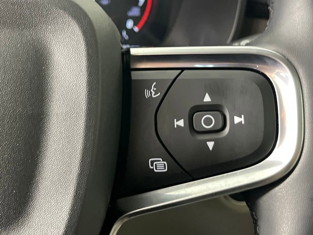 Used 2022 Volvo XC40 T5 Inscription image 18