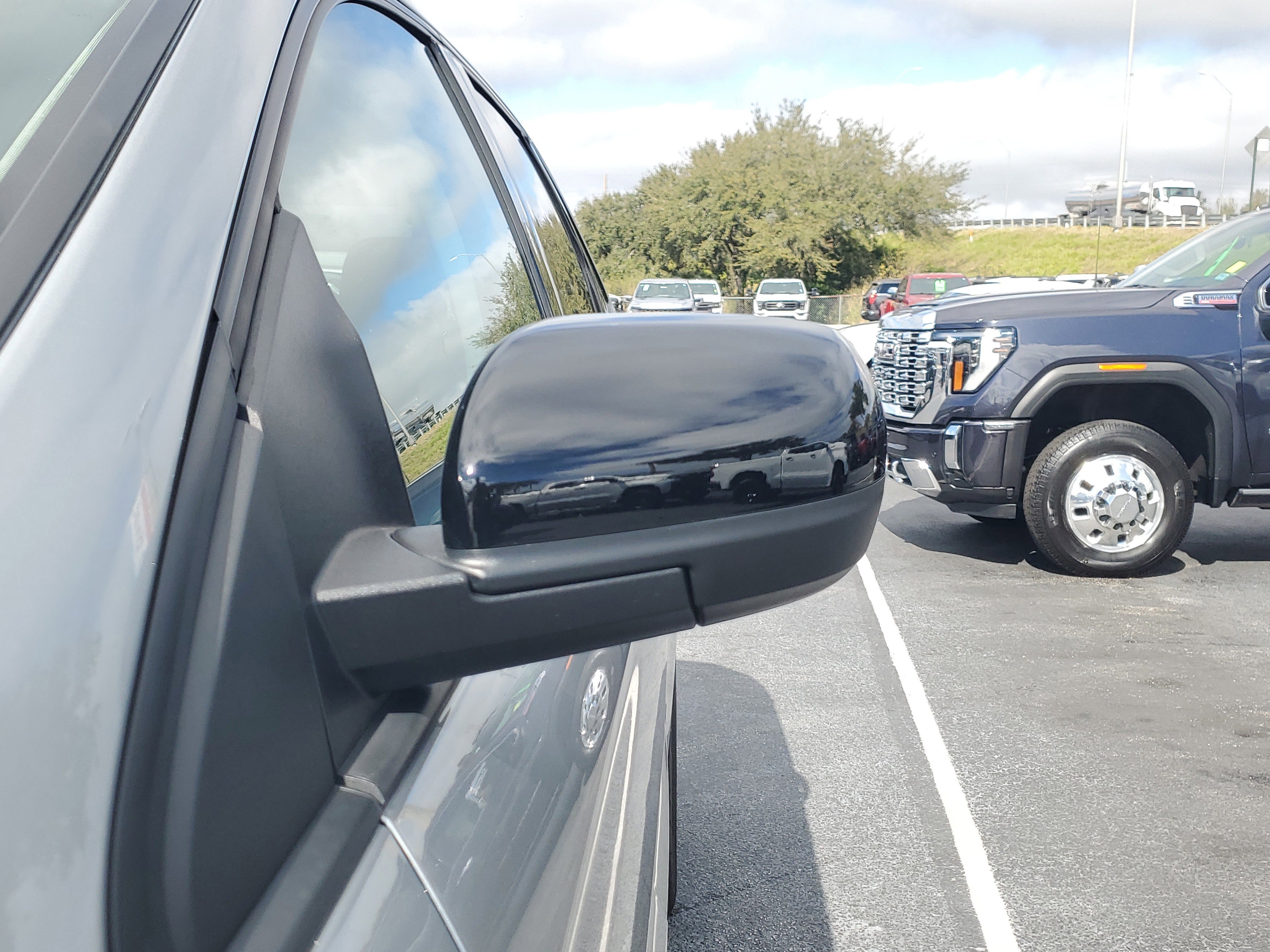 Certified 2023 Ford Edge SE w/ Black Appearance Package image 7