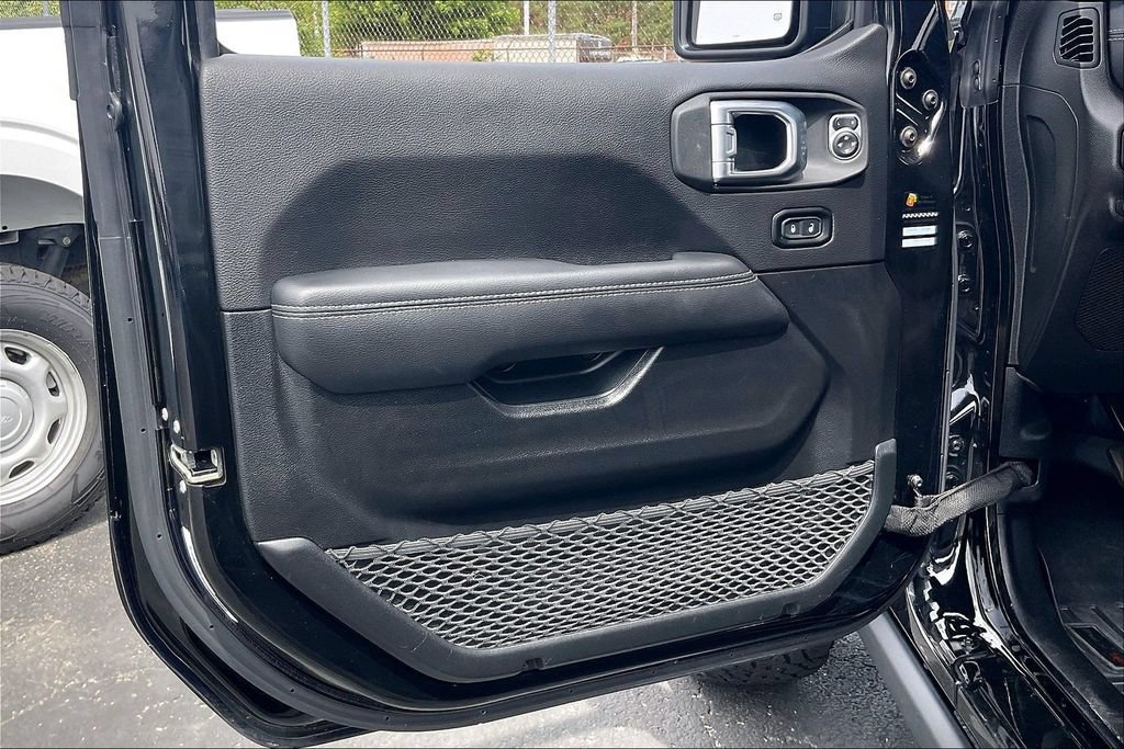 Used 2022 Jeep Wrangler Unlimited Rubicon 4xe w/ Cold Weather Group AWD/4WD image 21