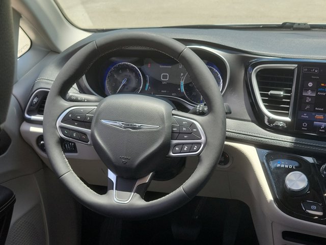 Used 2022 Chrysler Pacifica Touring-L AWD/4WD image 20