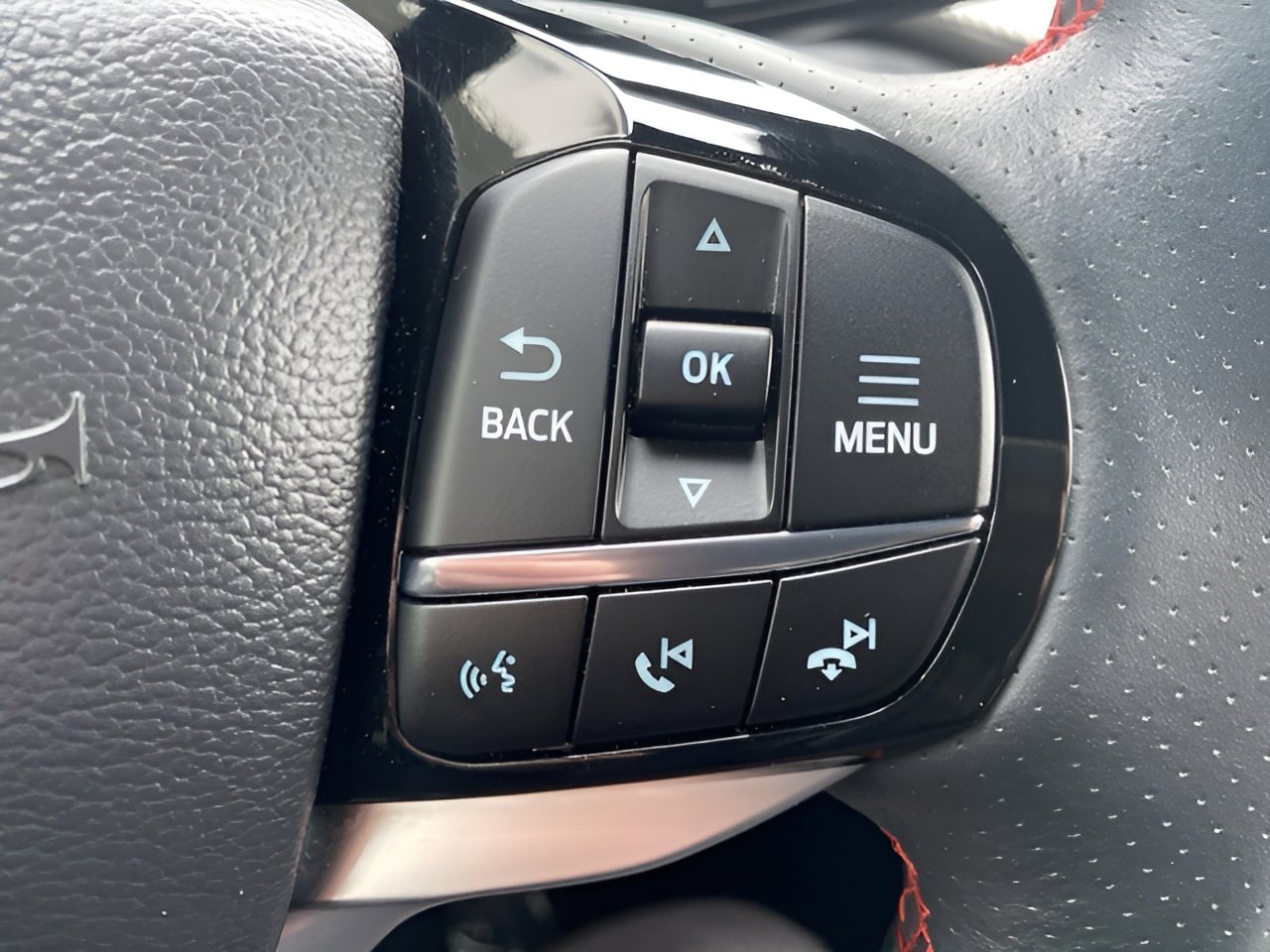 Certified 2025 Ford Explorer ST-Line w/ ST-Line Street Pack image 17