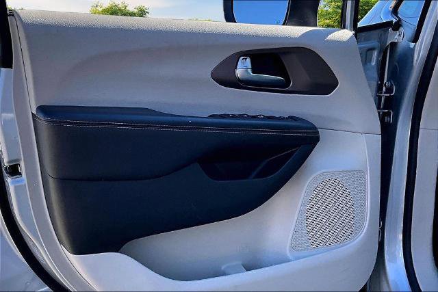 Used 2023 Chrysler Voyager LX image 22