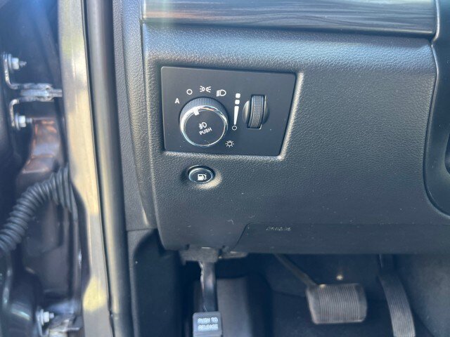 Used 2019 Jeep Grand Cherokee Laredo AWD/4WD image 11