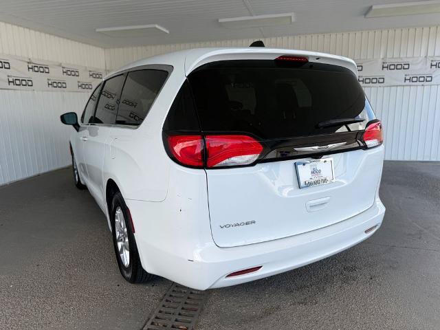 Used 2023 Chrysler Voyager LX FWD image 2