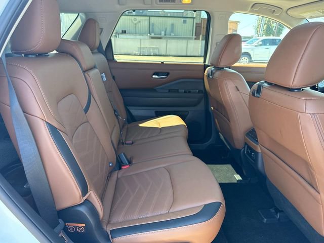 Used 2024 Nissan Pathfinder Platinum w/ Cargo Package AWD/4WD image 16