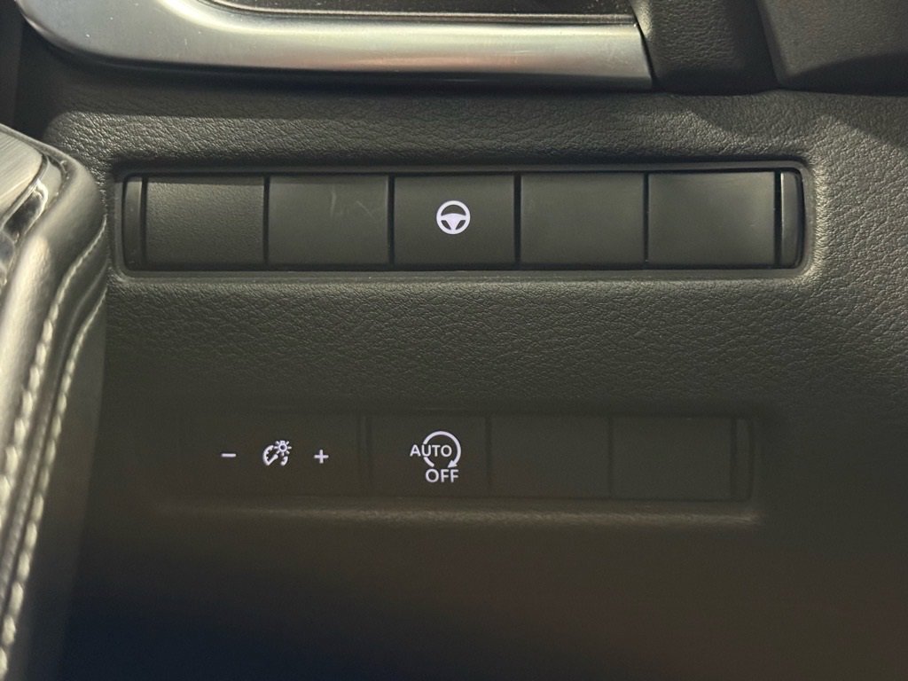 Used 2023 Nissan Rogue SV image 23