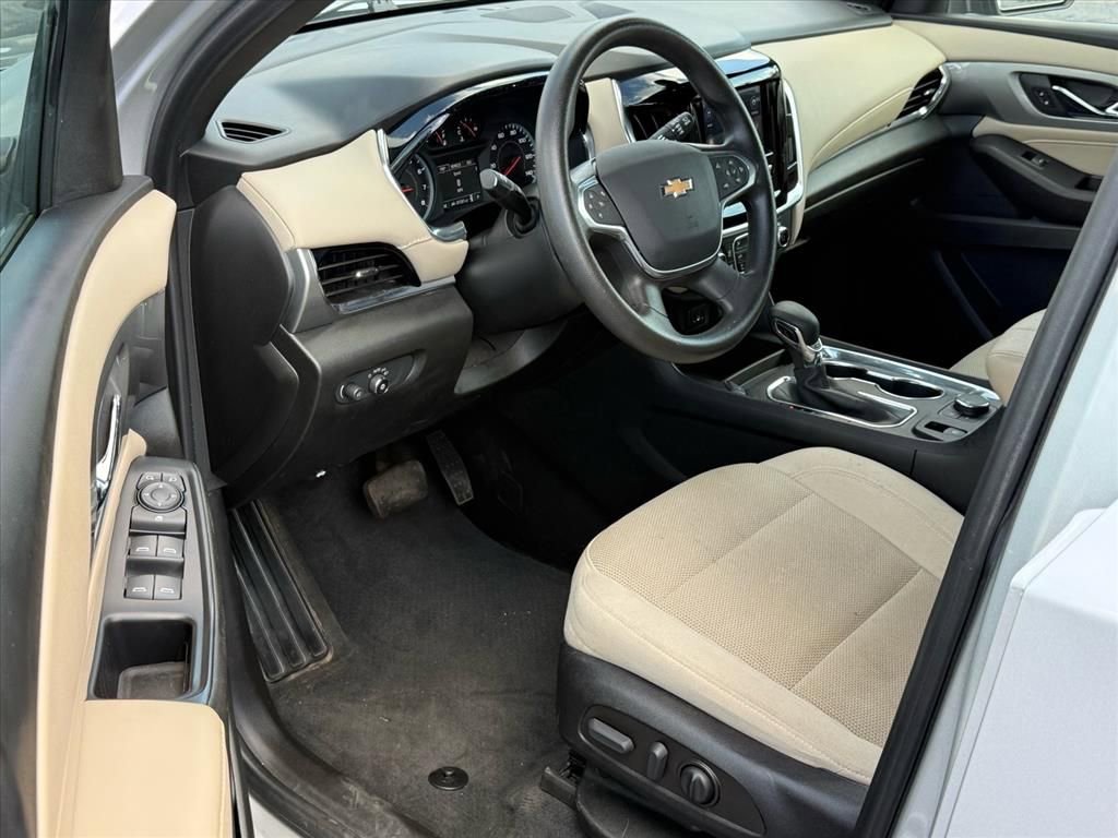 Used 2022 Chevrolet Traverse LS image 10