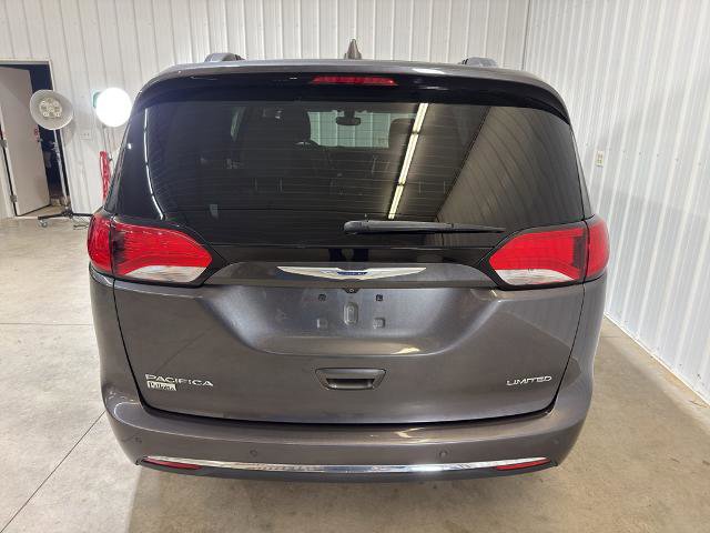 Used 2019 Chrysler Pacifica Limited image 3