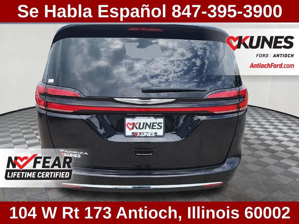 Used 2025 Chrysler Pacifica Select FWD image 10