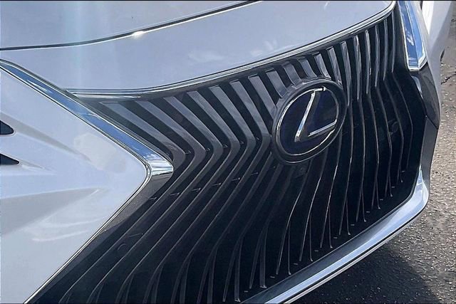 Used 2019 Lexus ES 300h w/ Accessory Package 2 image 27
