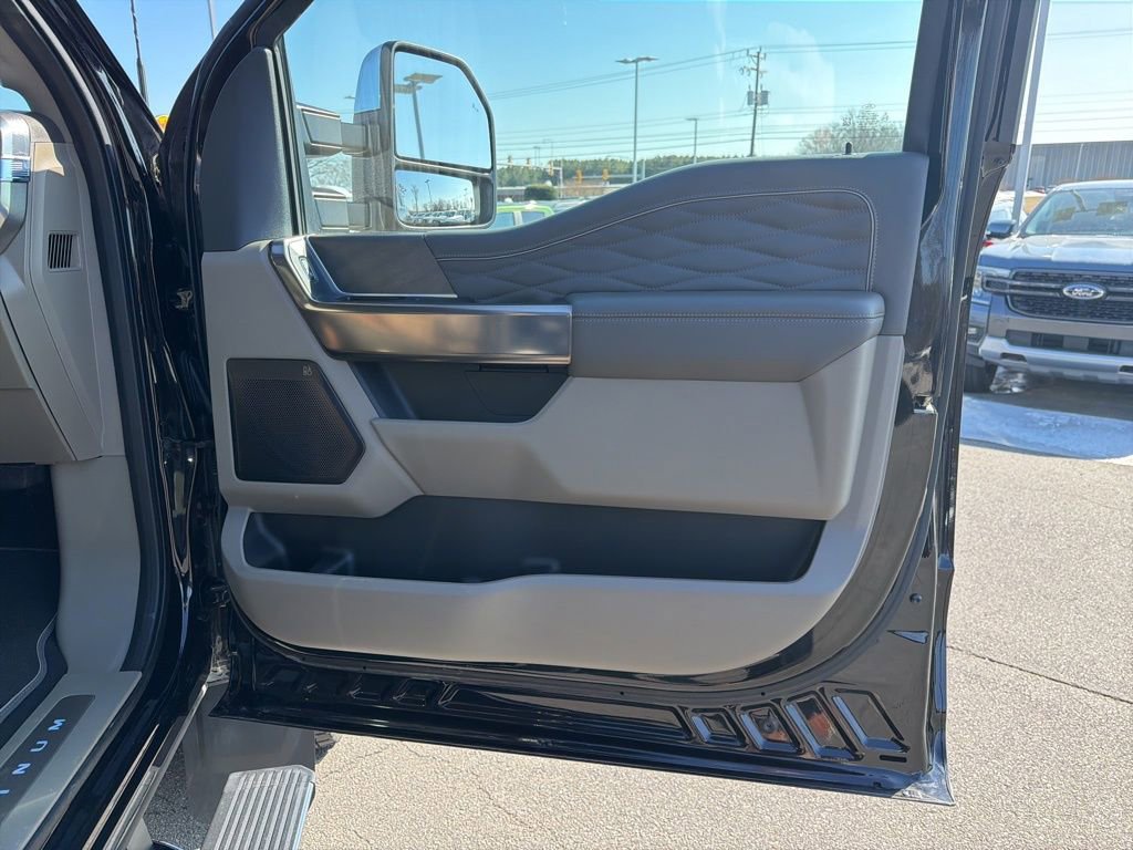 Certified 2025 Ford F450 Platinum w/ Platinum Plus Package image 24