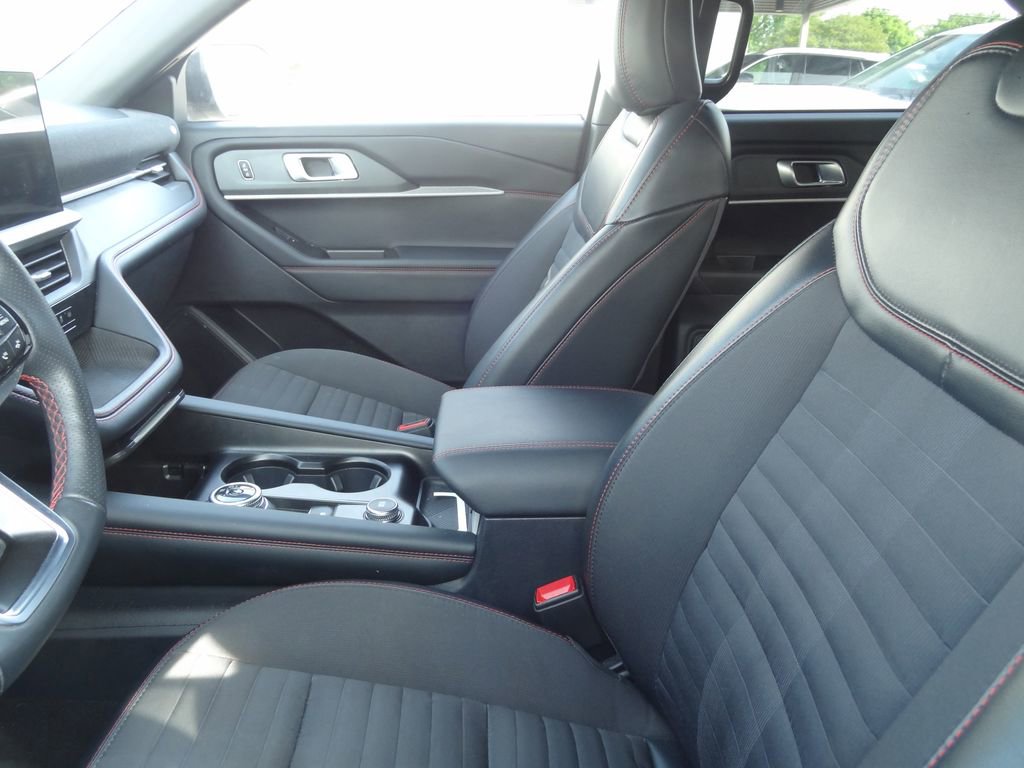 Certified 2025 Ford Explorer ST-Line AWD/4WD image 7
