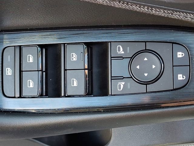 Used 2023 Nissan Rogue S image 26