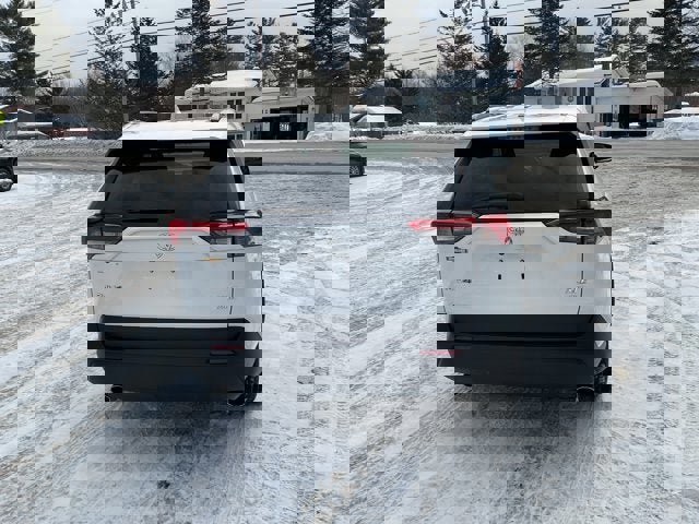 Used 2023 Toyota RAV4 XLE AWD/4WD image 6