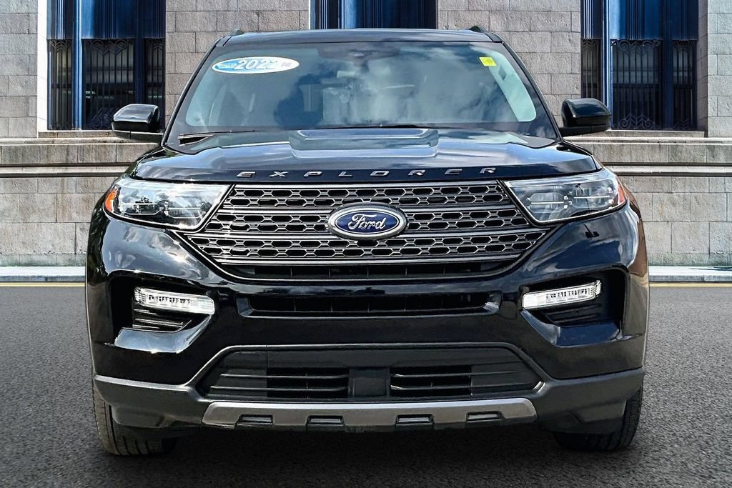 Certified 2022 Ford Explorer XLT w/ Equipment Group 202A AWD/4WD image 3
