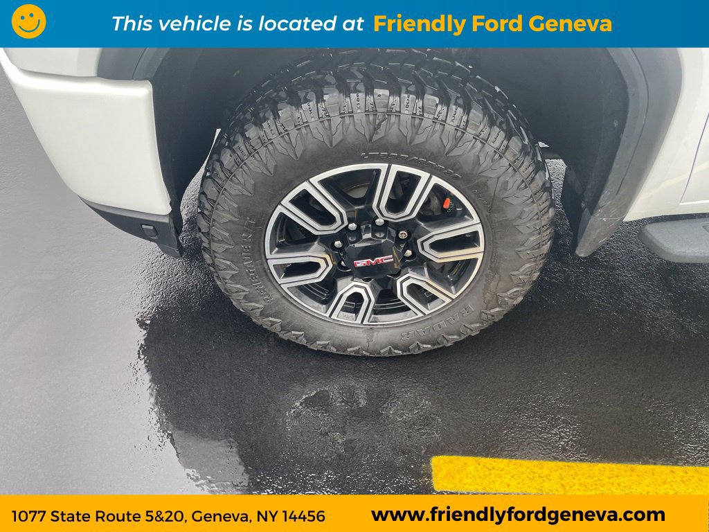 Used 2022 GMC Sierra 2500 AT4 w/ AT4 Premium Plus Package AWD/4WD image 9