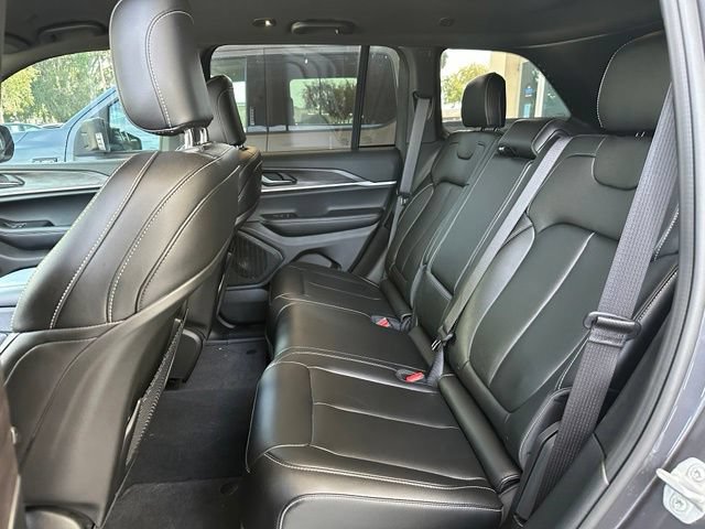 Used 2025 Jeep Grand Cherokee Limited RWD image 15