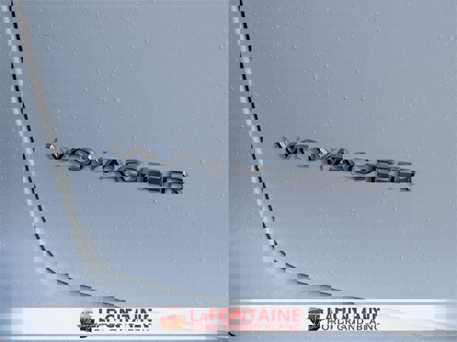 Used 2022 Chrysler Voyager LX image 10