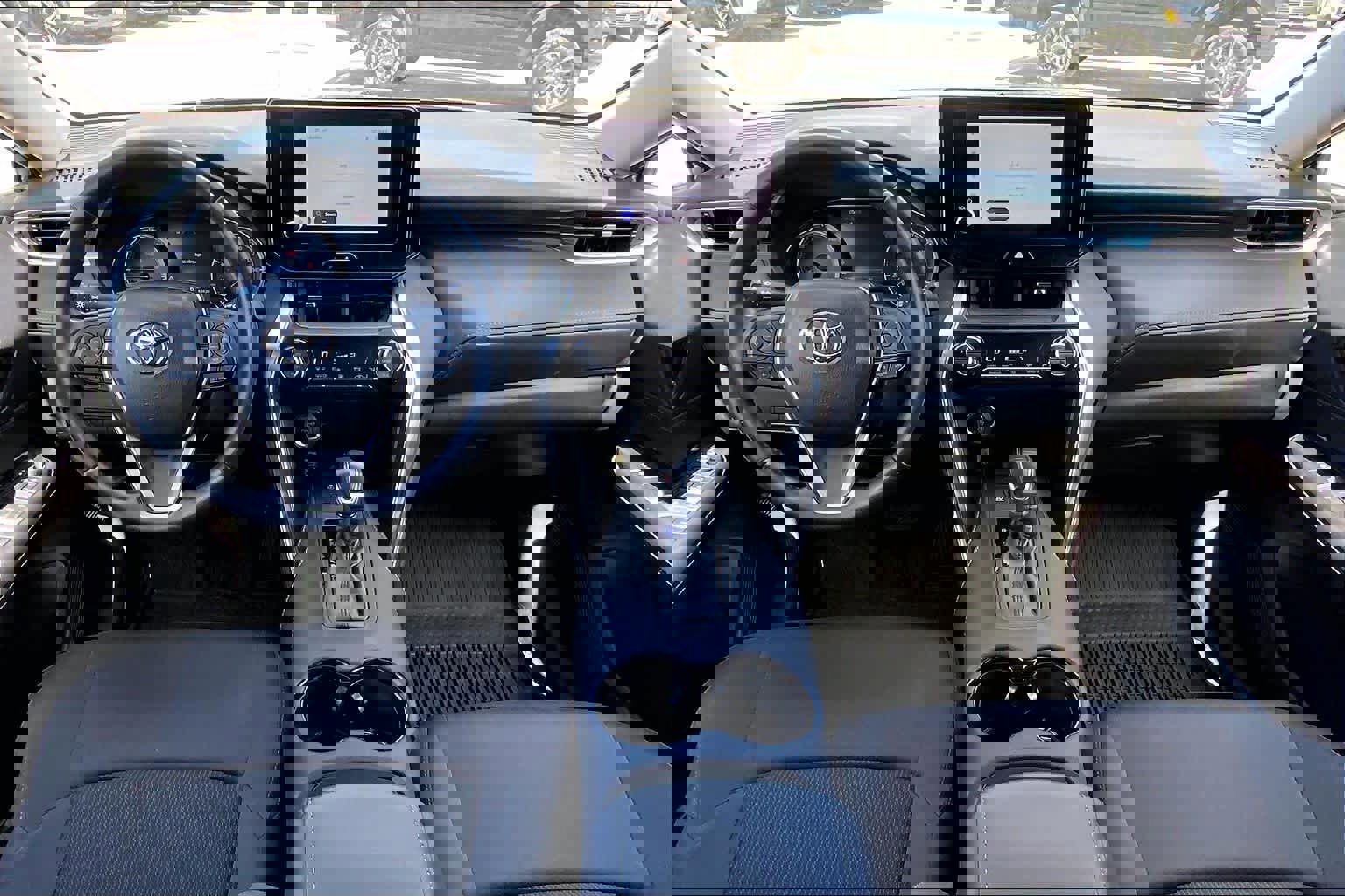 Used 2024 Toyota Venza LE AWD/4WD image 14