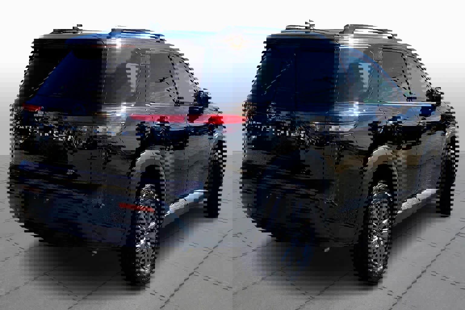 Used 2025 Nissan Pathfinder SV image 3