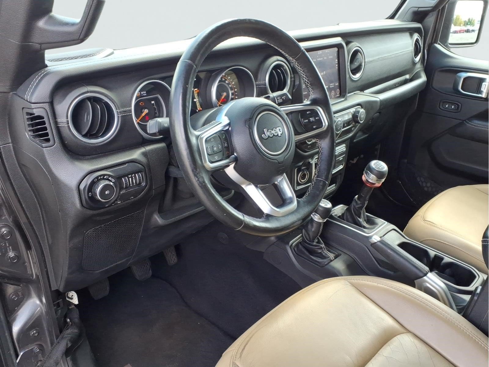 Used 2018 Jeep Wrangler Unlimited Sahara AWD/4WD image 26