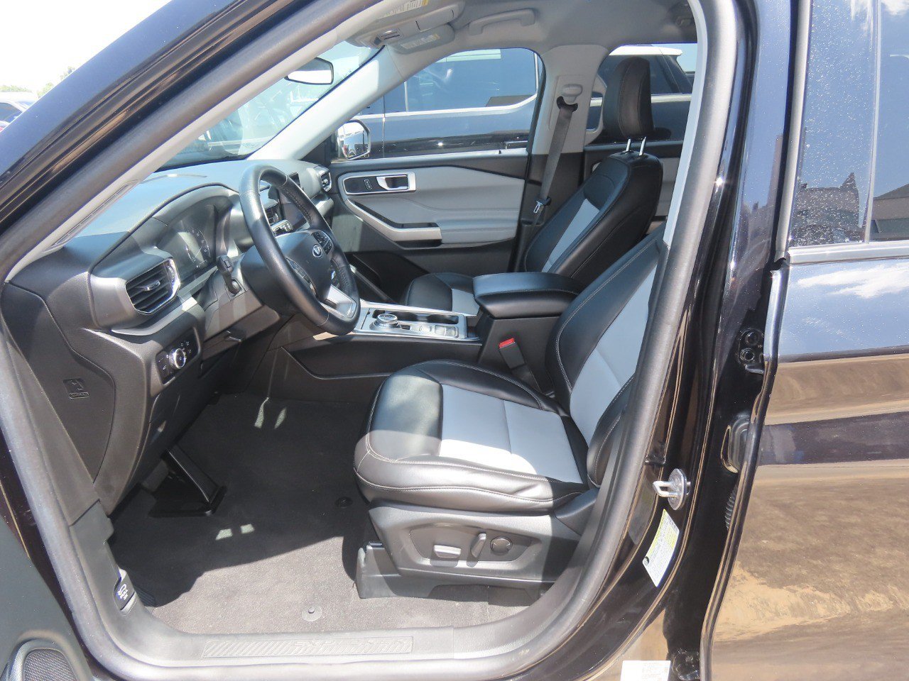 Certified 2023 Ford Explorer XLT w/ Equipment Group 202A RWD image 20
