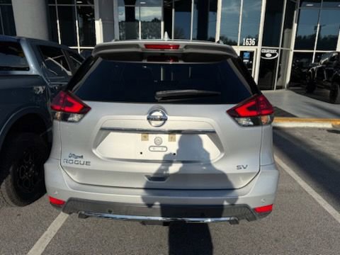 Used 2020 Nissan Rogue SV image 3