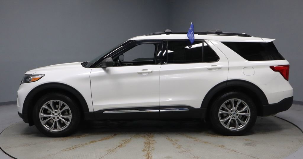 Certified 2020 Ford Explorer XLT w/ Equipment Group 202A image 8