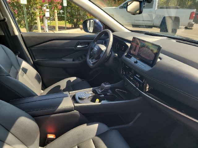 Used 2025 Nissan Rogue SL w/ Tech Package AWD/4WD image 30