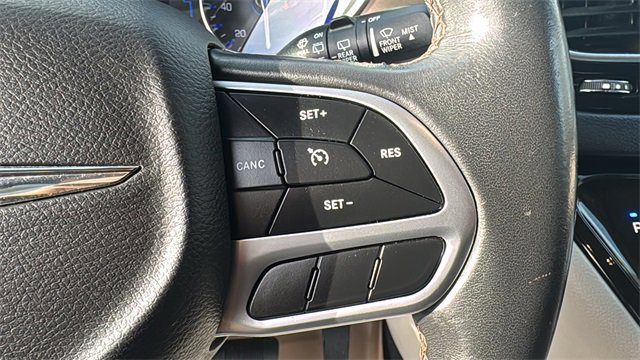 Used 2018 Chrysler Pacifica Touring-L image 22