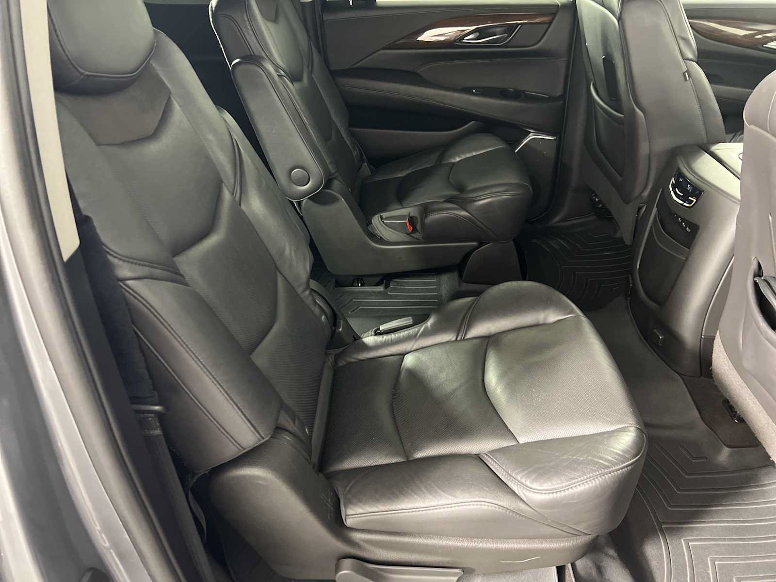 Used 2020 Cadillac Escalade ESV Premium Luxury w/ Escalade Sport Edition RWD image 24