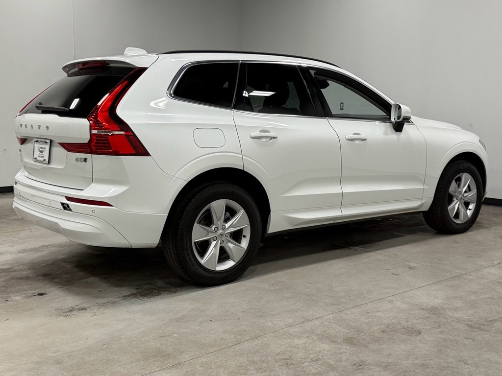 Used 2022 Volvo XC60 B5 Momentum image 8