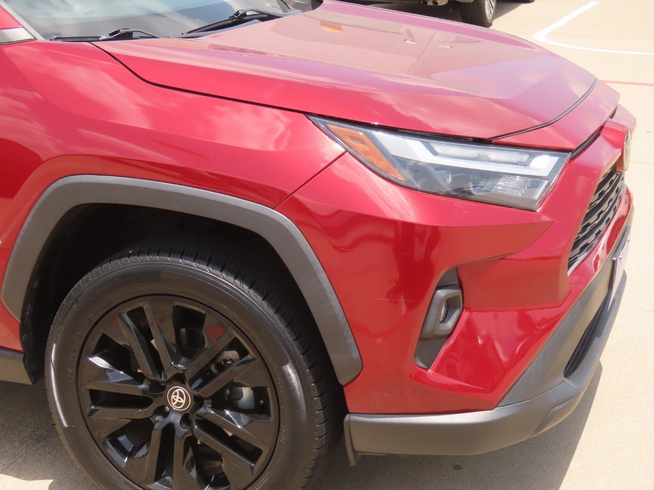 Used 2022 Toyota RAV4 XLE Premium FWD image 5