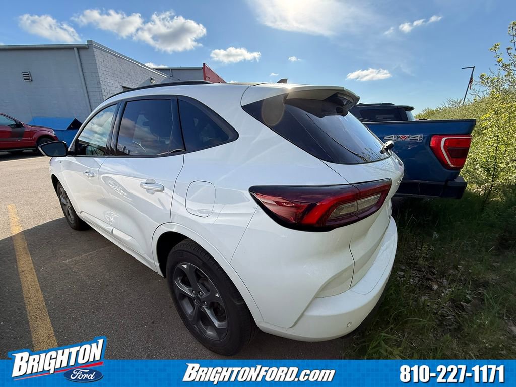 Certified 2023 Ford Escape ST-Line w/ Tech Pack #1 AWD/4WD image 5