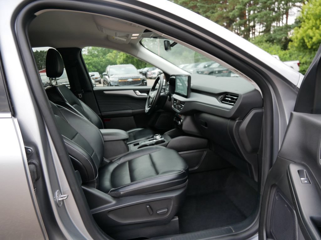 Certified 2024 Ford Escape Platinum AWD/4WD image 8
