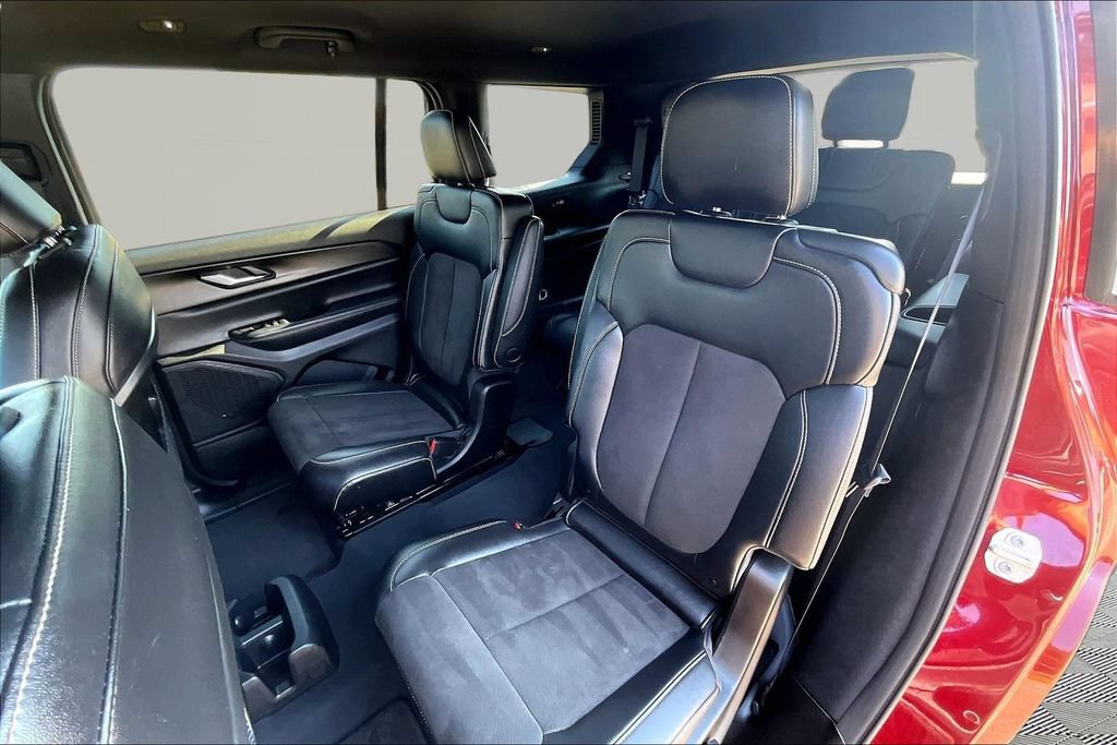 Used 2023 Jeep Grand Cherokee L Laredo AWD/4WD image 26