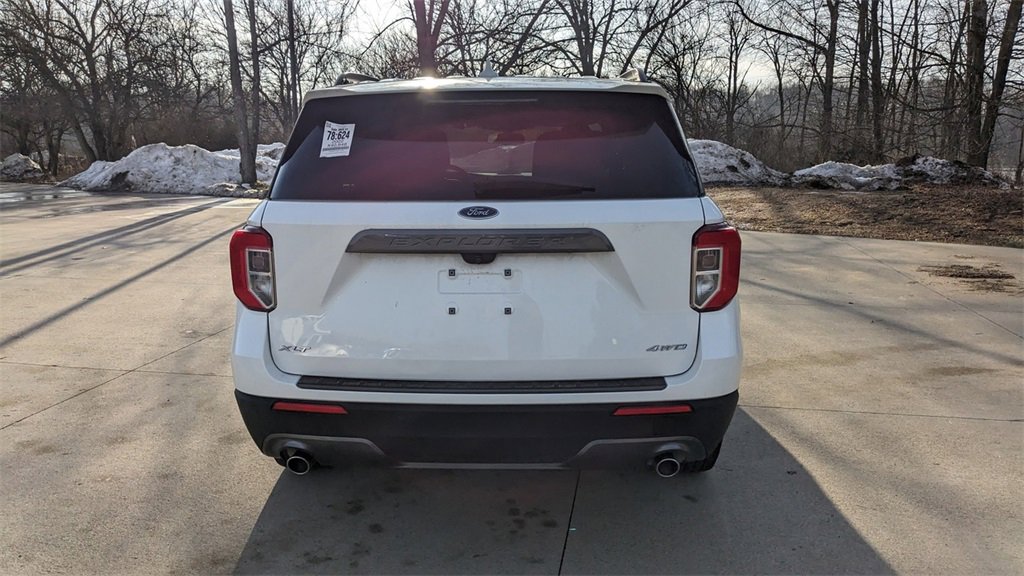 Certified 2022 Ford Explorer XLT w/ Equipment Group 202A image 4