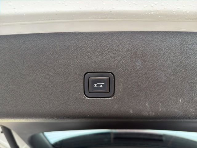 Used 2023 Chevrolet Traverse LT image 14