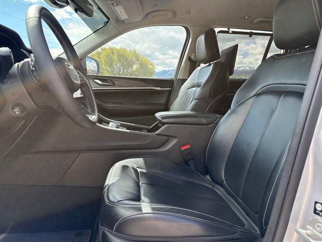 Used 2023 Jeep Grand Cherokee Limited w/ Luxury Tech Group II AWD/4WD image 17