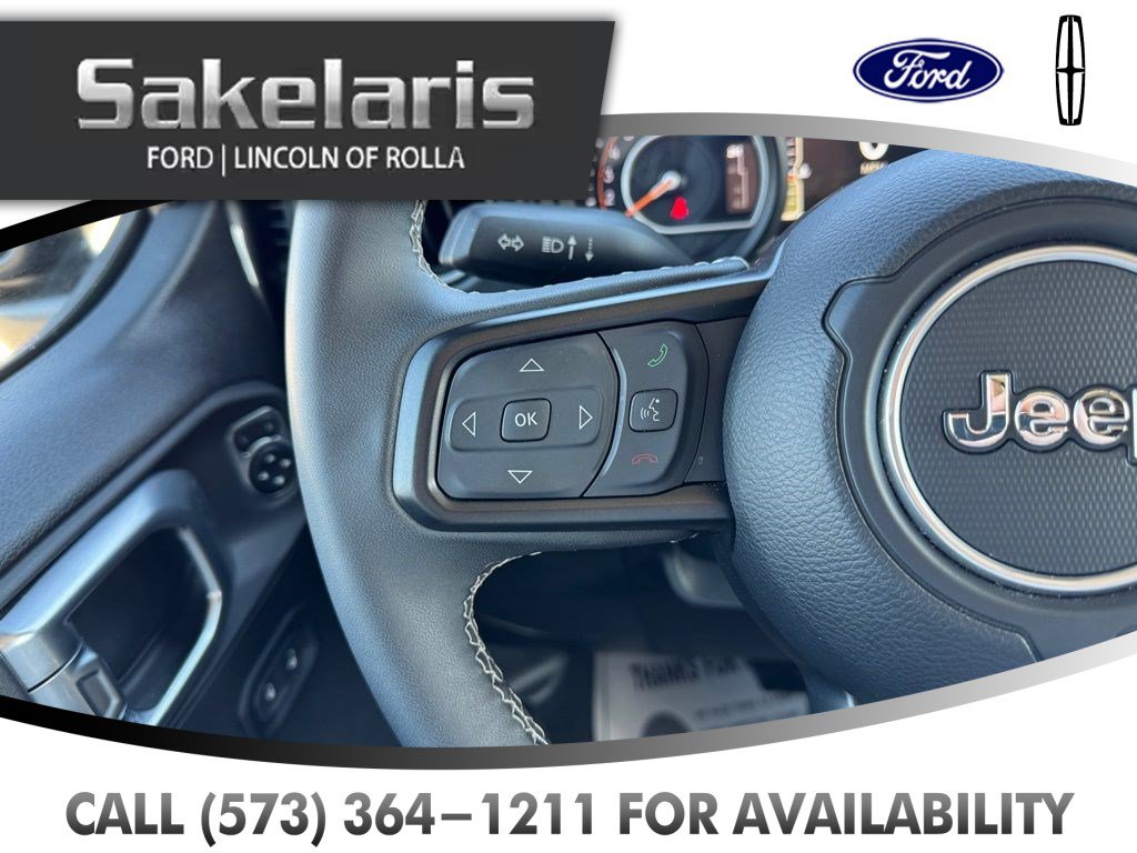 Used 2025 Jeep Wrangler Unlimited Rubicon AWD/4WD image 12