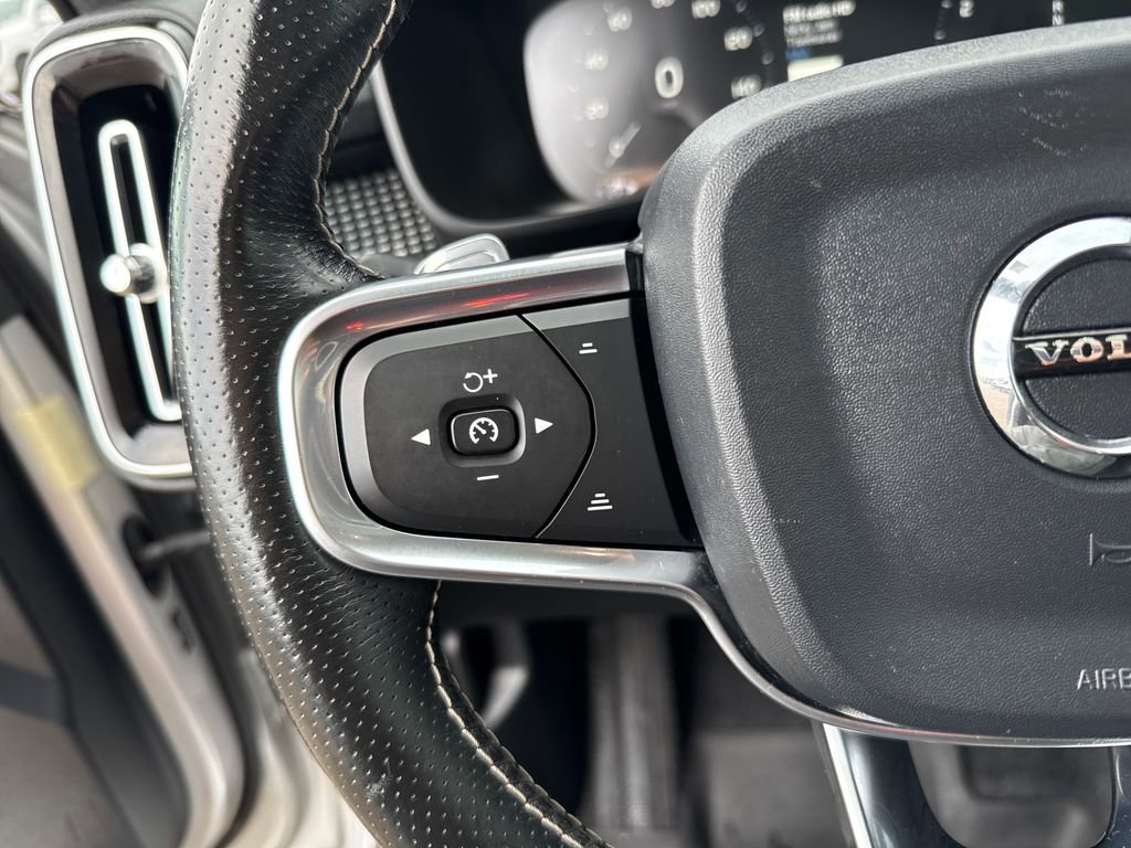 Used 2019 Volvo XC40 T5 R-Design image 14