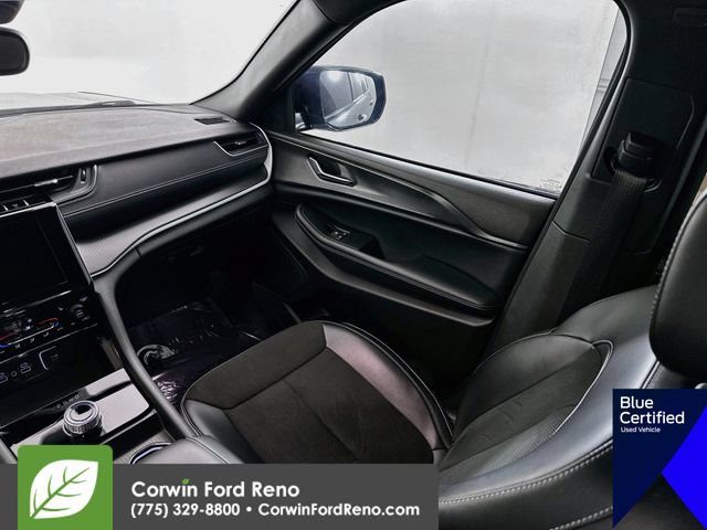 Used 2024 Jeep Grand Cherokee Altitude AWD/4WD image 28