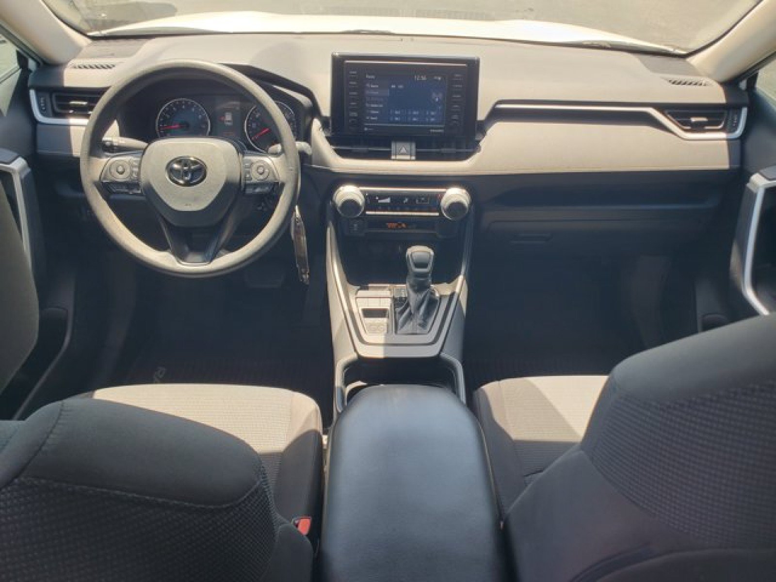 Used 2020 Toyota RAV4 LE FWD image 24