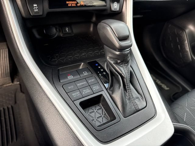 Used 2020 Toyota RAV4 XLE w/ All Weather Liner Package AWD/4WD image 32