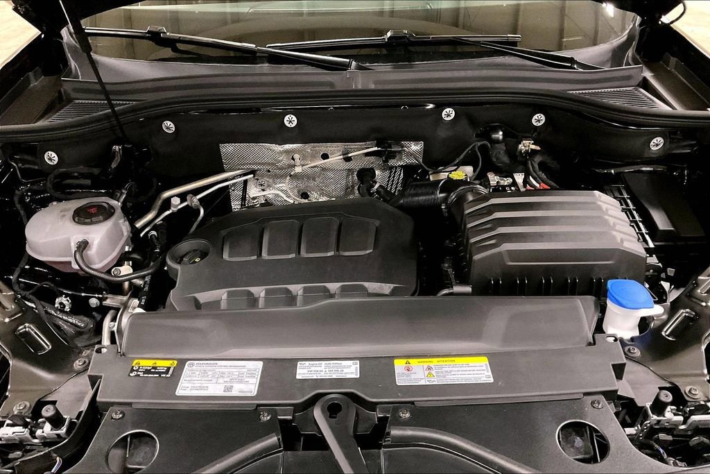 Used 2025 Volkswagen Atlas SE image 12