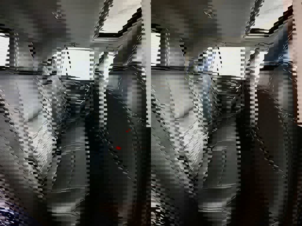 Used 2021 Toyota RAV4 XLE Premium image 32