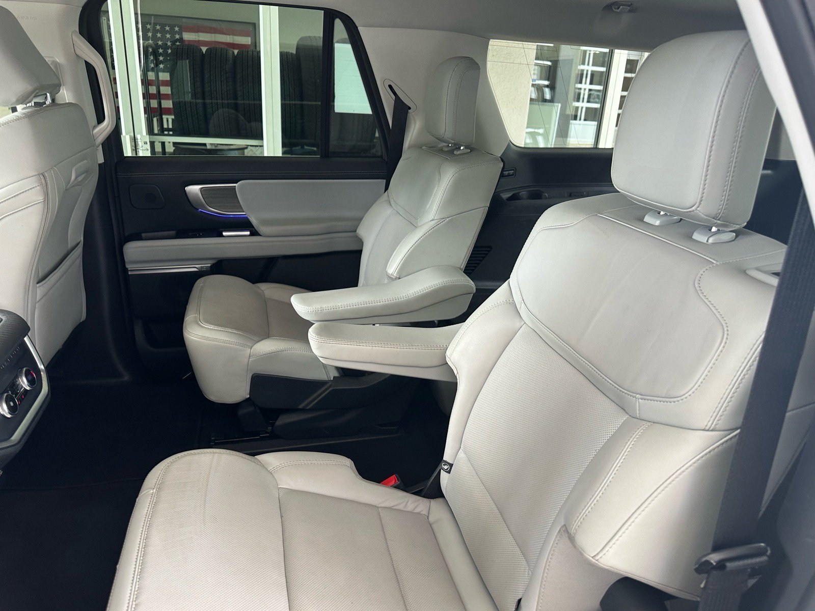 Certified 2025 Ford Expedition Max Platinum w/ Driver's Package AWD/4WD image 26