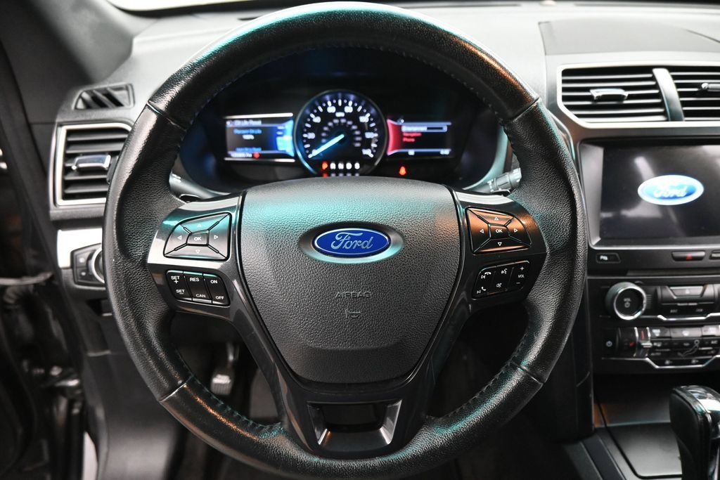 Certified 2017 Ford Explorer XLT w/ Equipment Group 202A FWD image 12