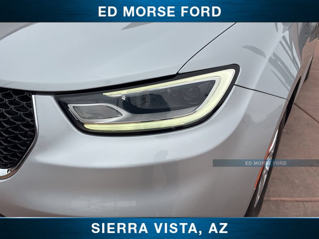 Used 2024 Chrysler Pacifica Touring-L FWD image 3